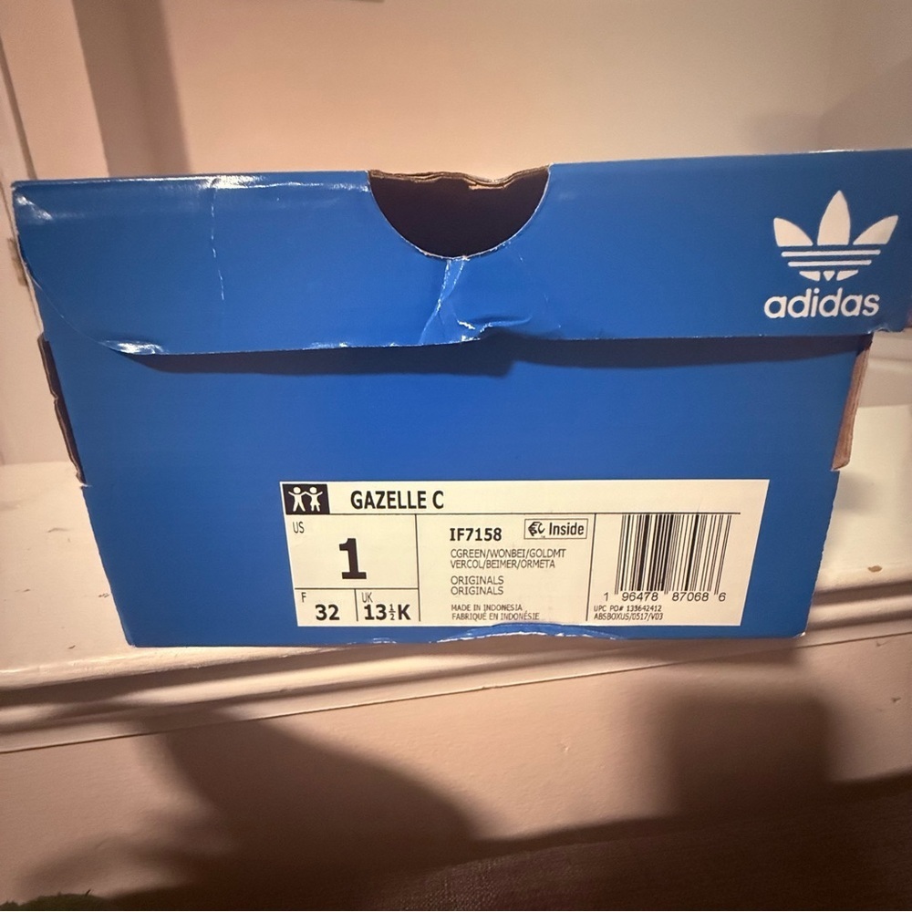 Adidas kids green and white Gazelle Sneaker size 1 - Picture 10 of 10